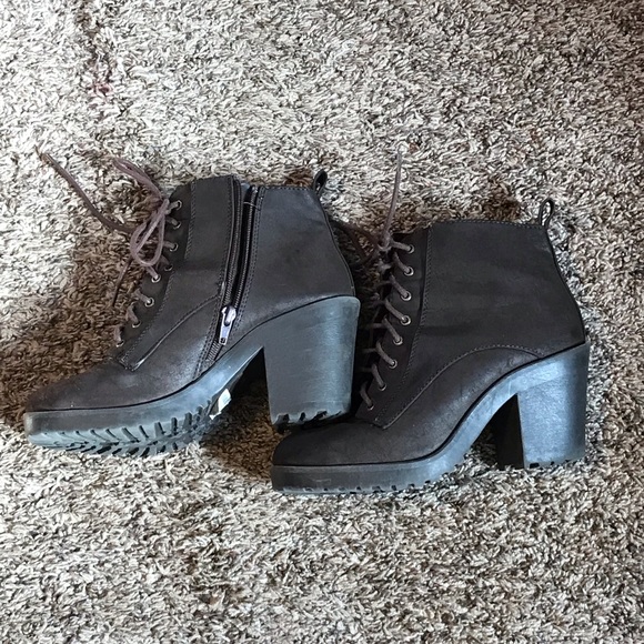 Soda chunky sole heel ankle boots - Picture 5 of 16